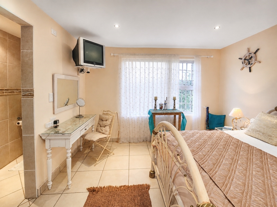 5 Bedroom Property for Sale in Wavecrest Eastern Cape